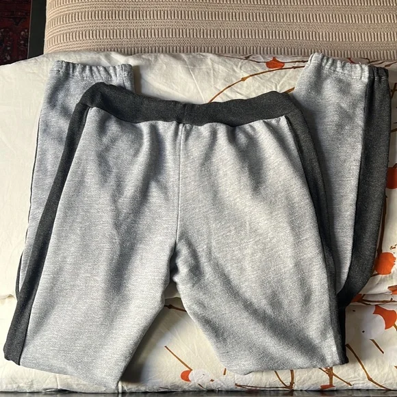 Soul cycle grey sweatsuit crew neck with elastic ankle jogger - Picture 7 of 10